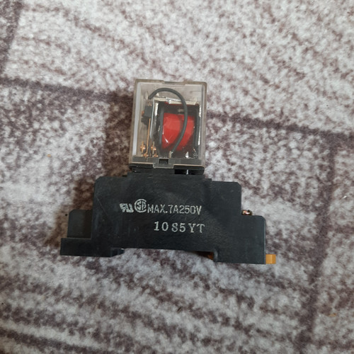 رله صنعتی FUJI ELECTRIC مدل HH52P DC24V