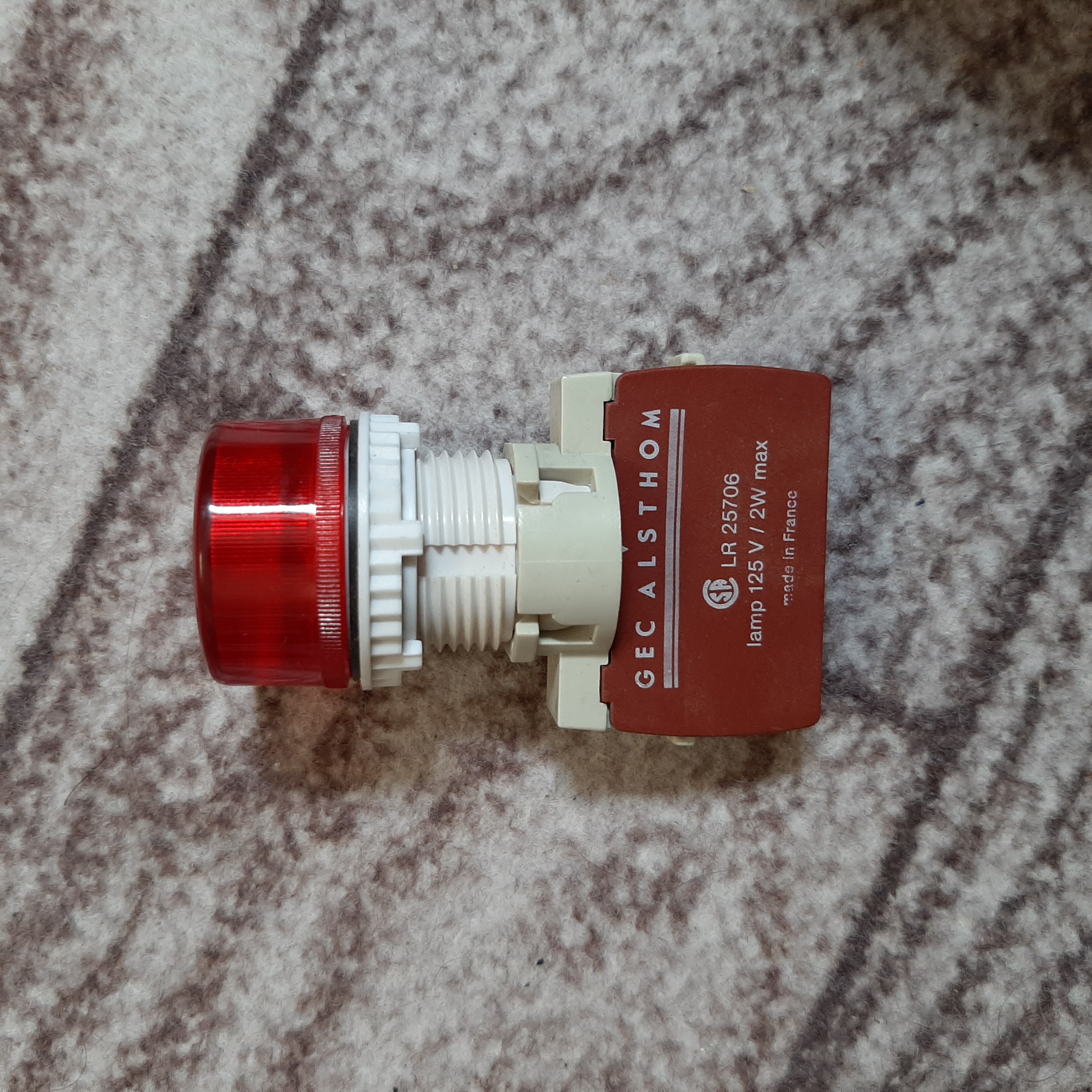 چراغ سیگنال پنلی GEC ALSTHOM قرمز | 125V AC | ساخت فرانسه