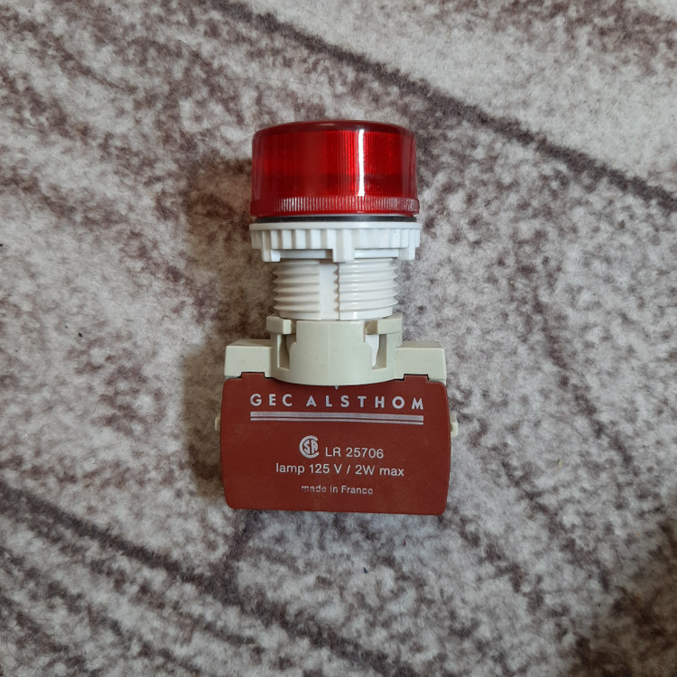 چراغ سیگنال پنلی GEC ALSTHOM قرمز | 125V AC | ساخت فرانسه