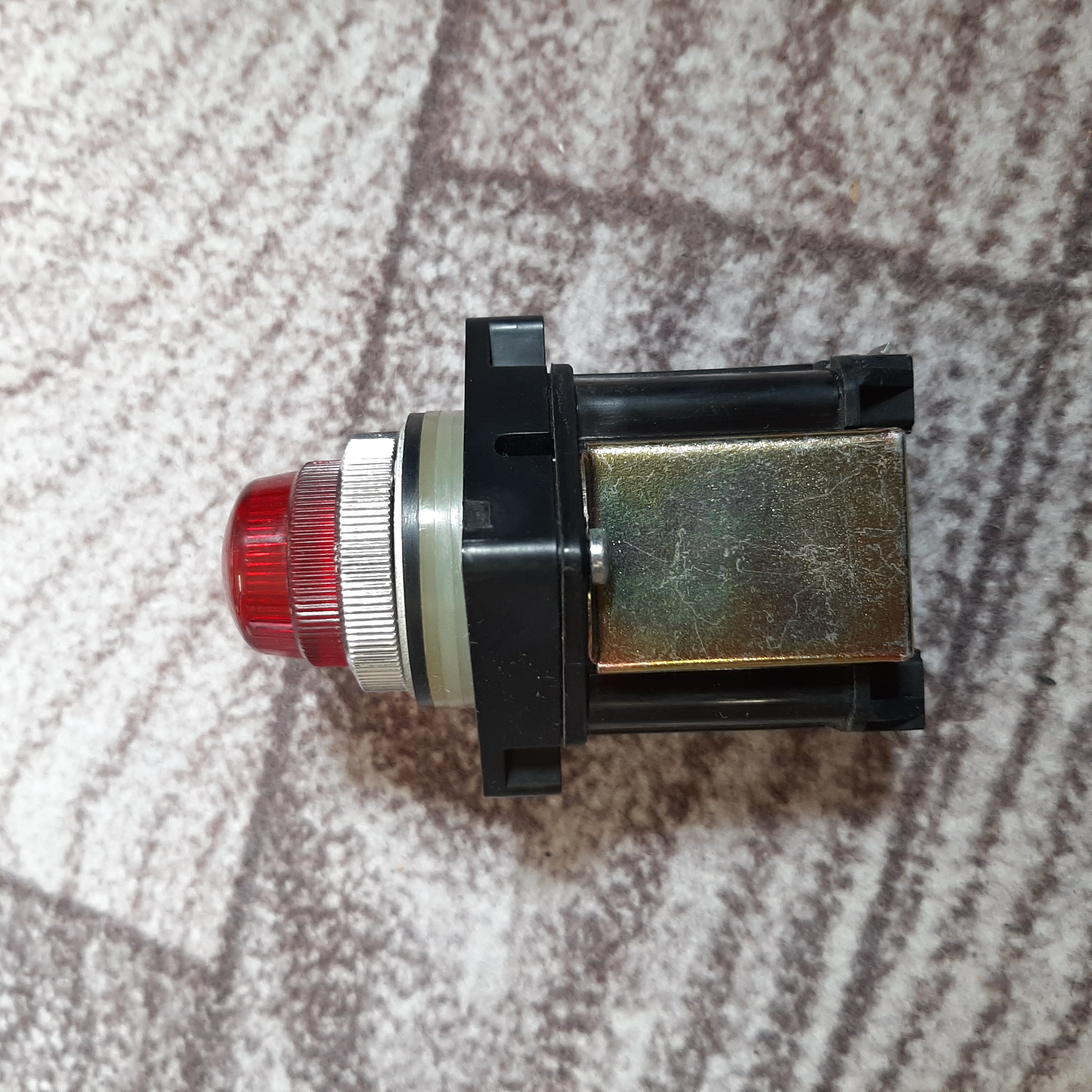 چراغ سیگنال بوبین‌دار قرمز CGE / CEMA مدل 077L220