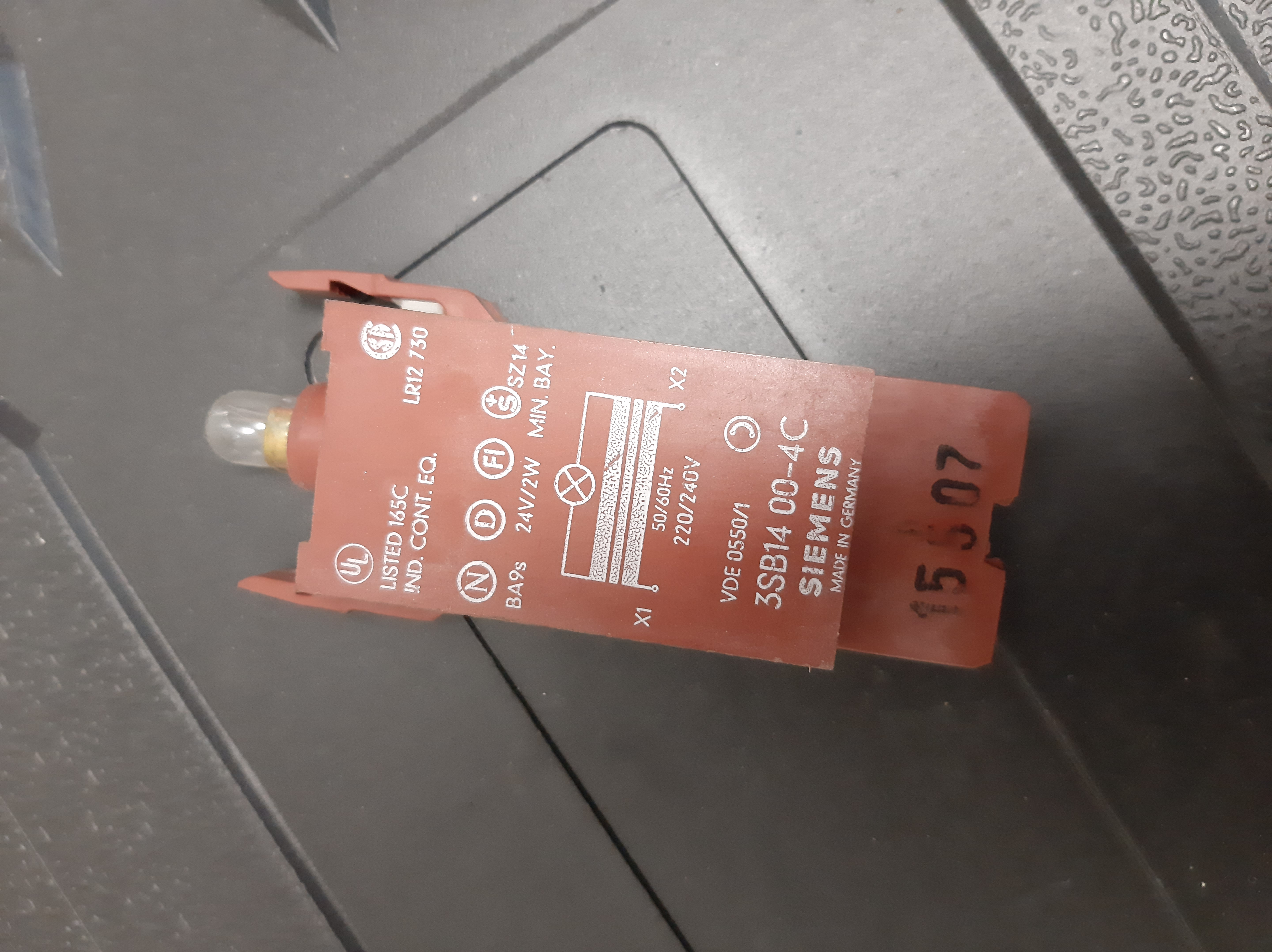 لامپ‌هولدر ترانسفورماتوردار SIEMENS 3SB14 00-4C