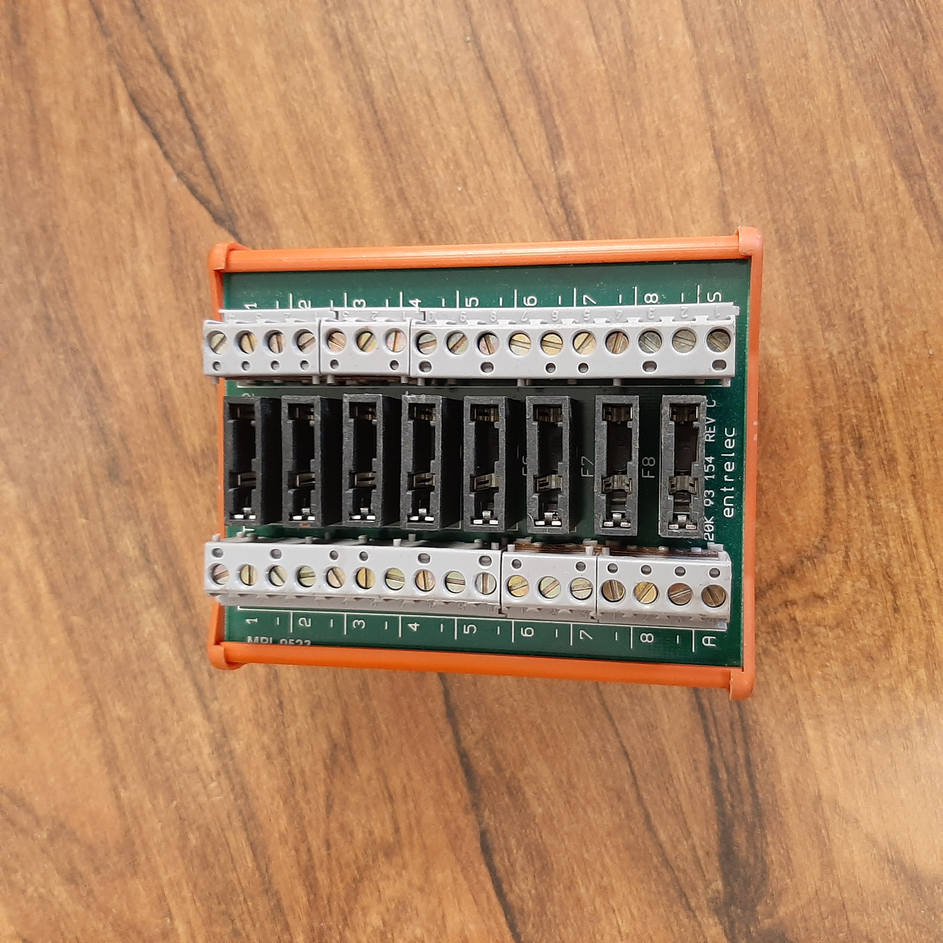 Entrelec 8-Channel Fuse Terminal Board