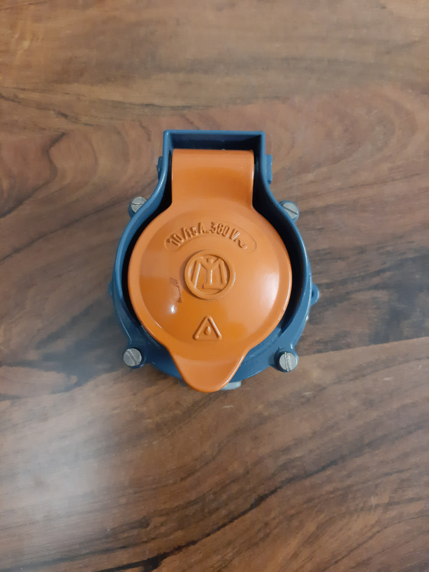 پریز صنعتی روکار 10A، 380V