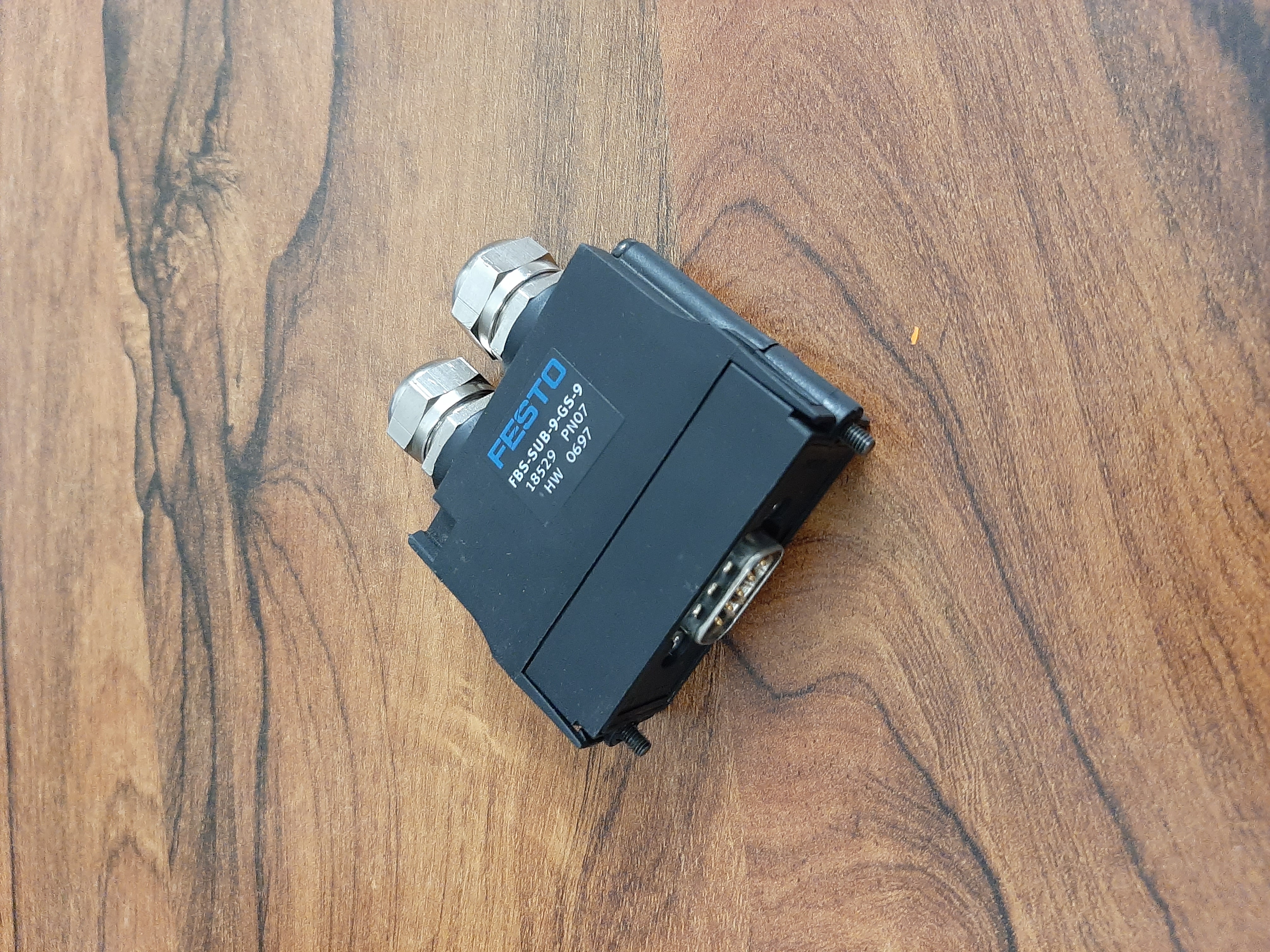 کانکتور صنعتی FESTO FBS-SUB-9-GS-9 – کد 18529