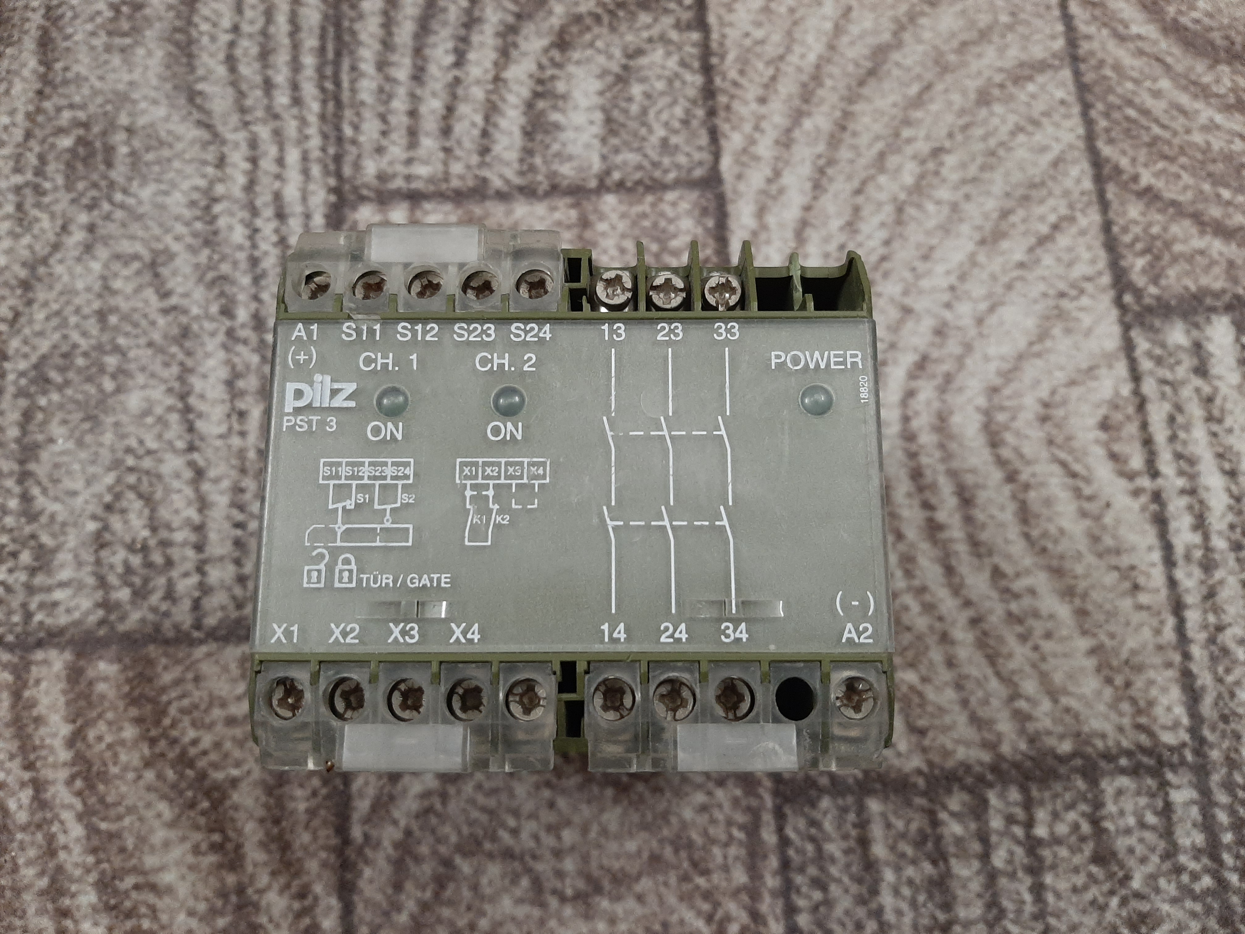 رله ایمنی Pilz PST 3 – 24V DC